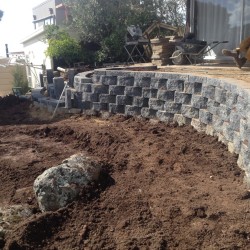 retaining wall contruction in block